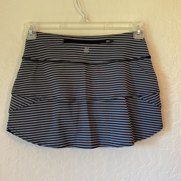 New condition Athleta skort stretch gray and black stripes with built it shorts - Picture 4 of 8